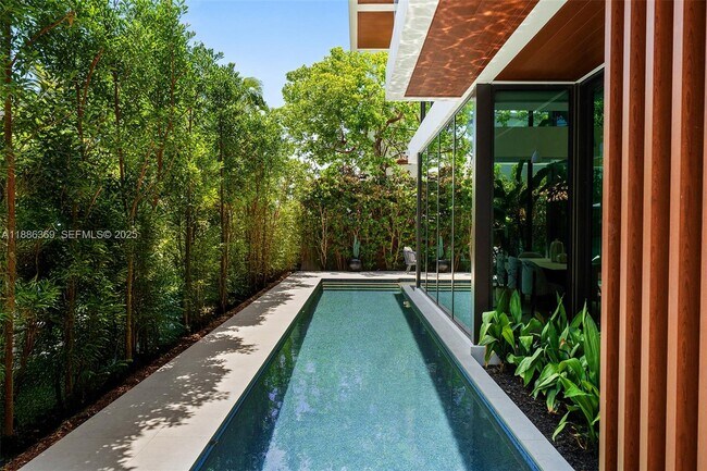 Building Photo - 3306 NE 16th St