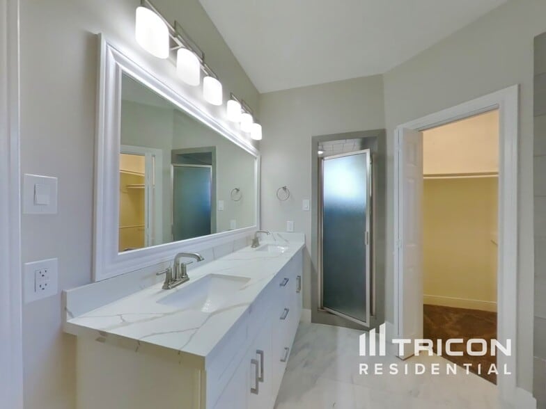 Building Photo - 7411 Las Brisas Dr