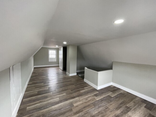 Building Photo - 49 Gelston St