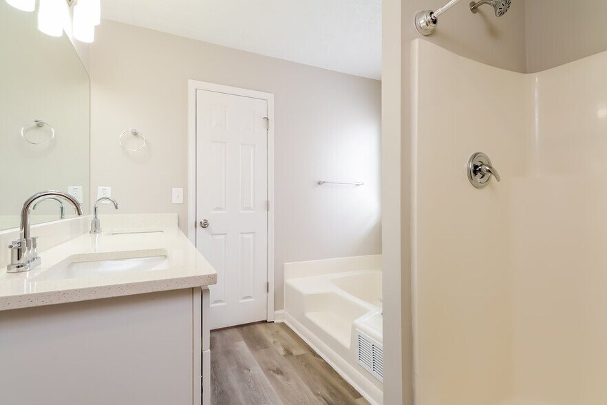 Building Photo - 733 River Mist Dr