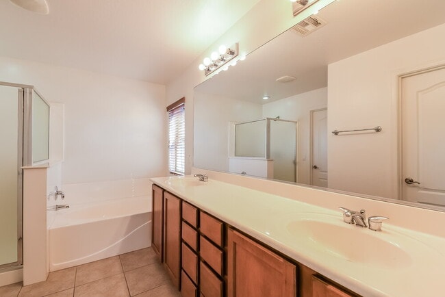 Building Photo - 2547 E Megan St