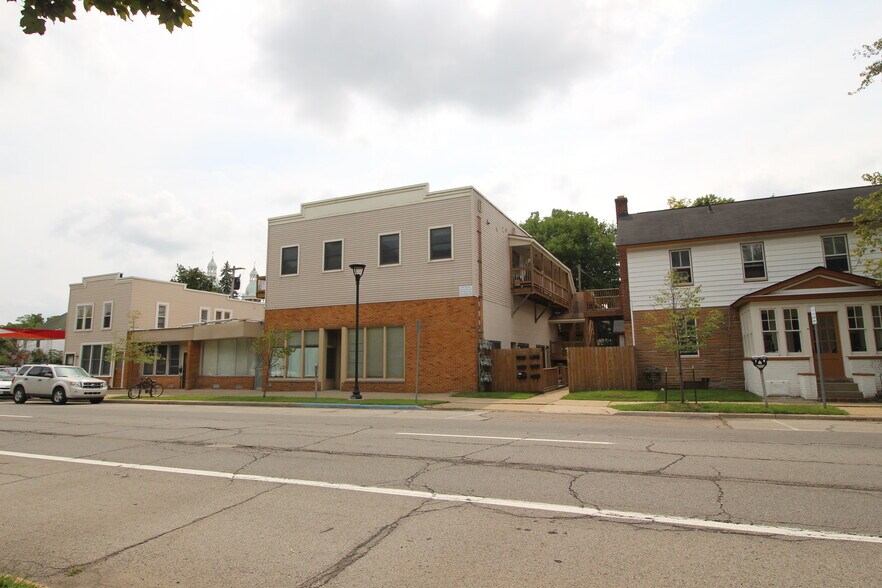 Primary Photo - 217 W Cross St