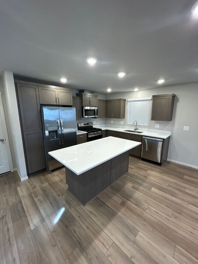 Building Photo - 610 Pickering Ln