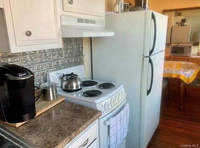 Building Photo - 118 Main St