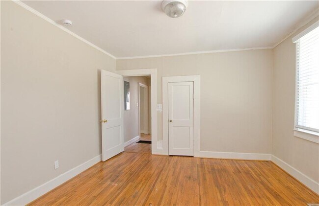 Building Photo - 1398 Woodmont Ln NW