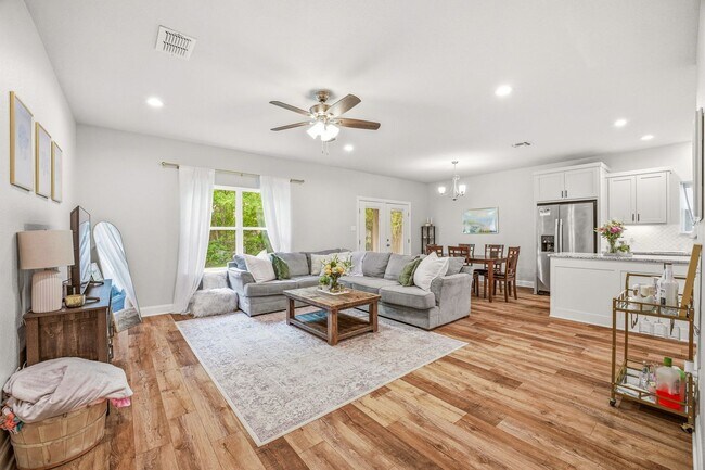 Building Photo - 191 Davis Ave