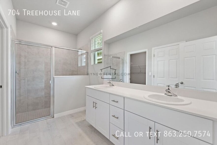 Building Photo - 704 Treehouse Ln