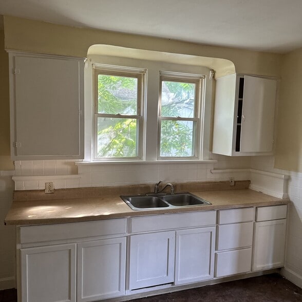 Building Photo - 5349 Janet Ave