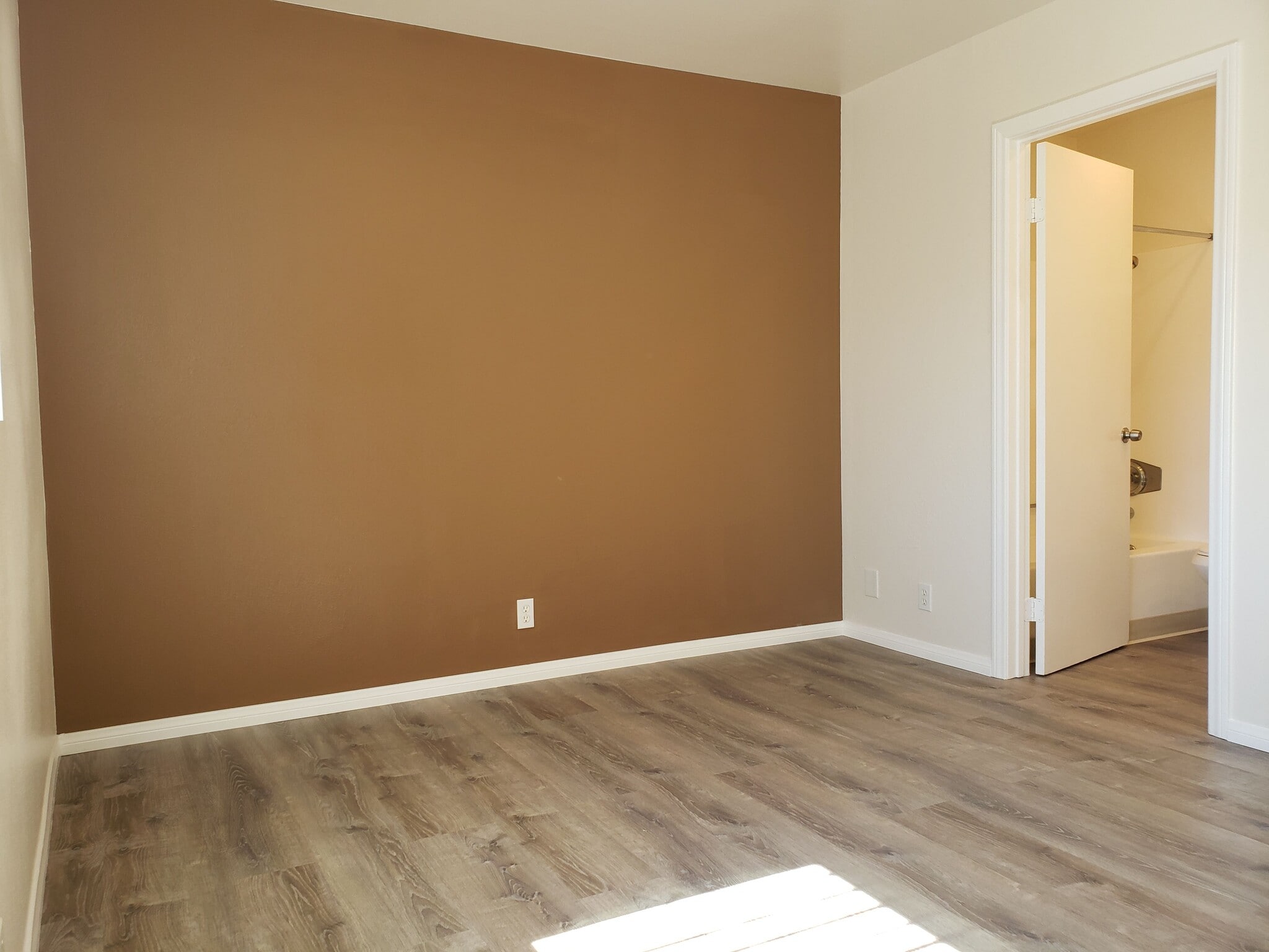 Building Photo - 1261 Victor St