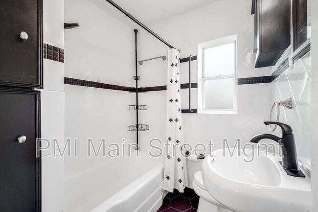 Building Photo - 707 Depugh St
