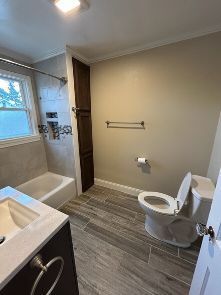 Building Photo - 415 Whittier Ave