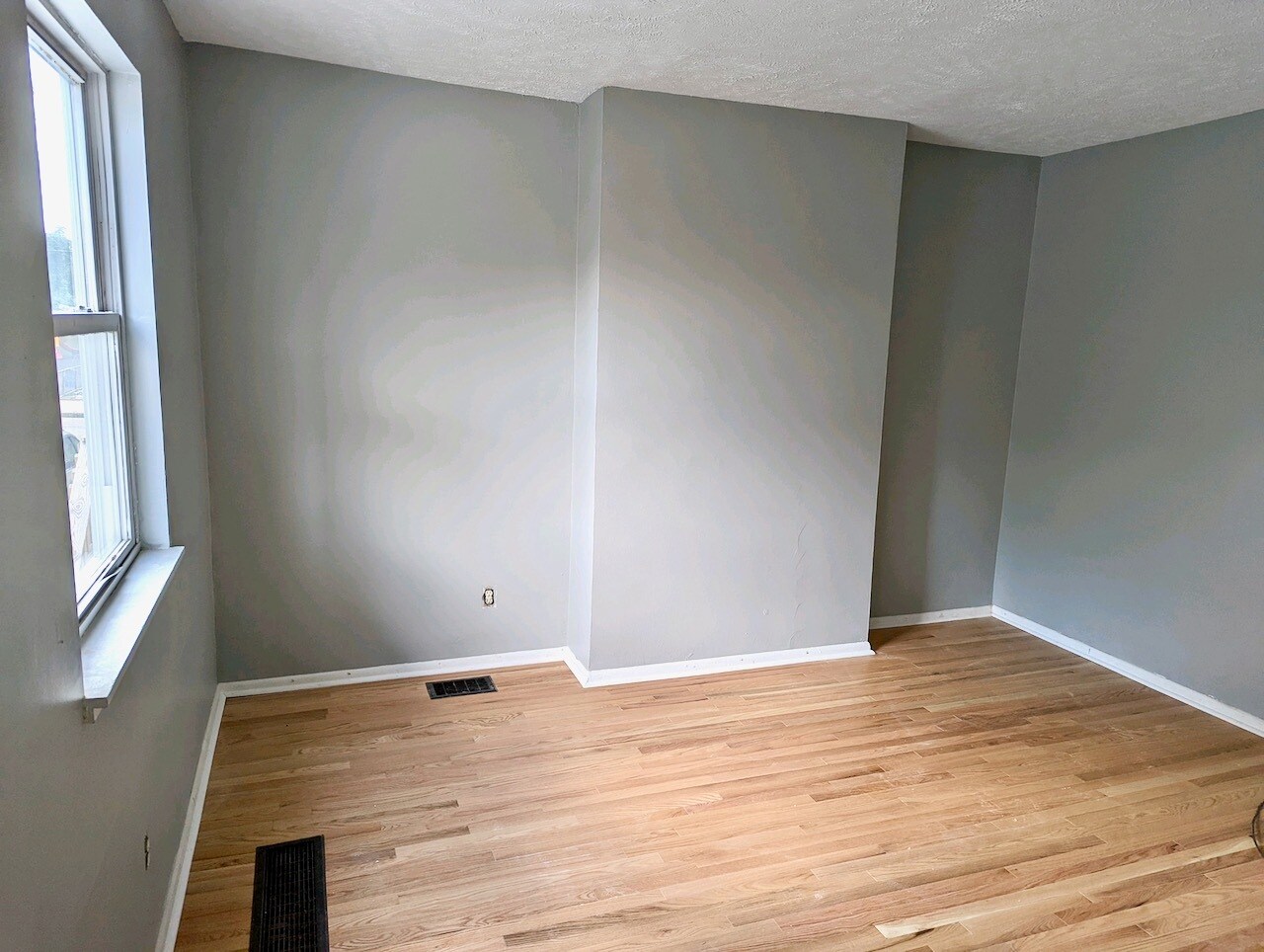 living room - 3211 Parkview Ave