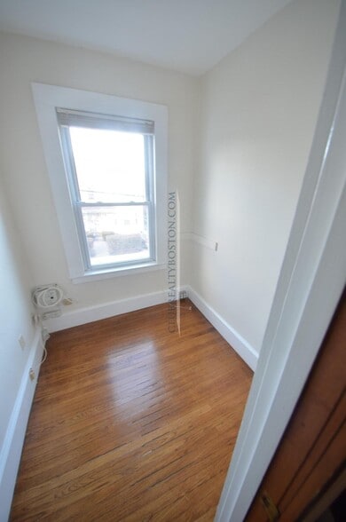 Building Photo - 23 Cushing St
