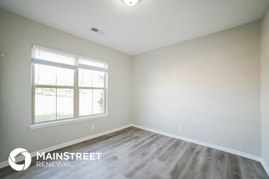 Building Photo - 1502 NE Jaclyn Dr