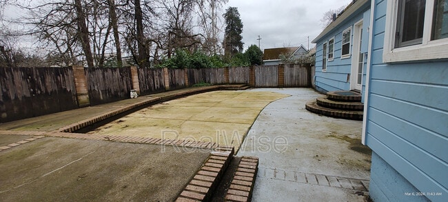 Building Photo - 355 W Selmar Ct