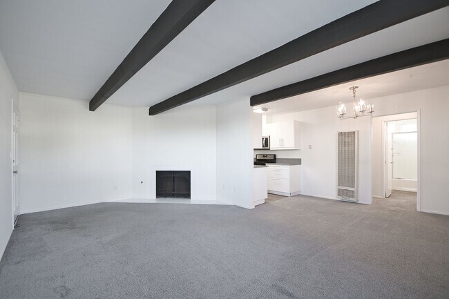 Building Photo - Remodeled 1 Bed/1 Bath in Manhattan Beach with City & Mountain Views — Garage + W/T Included