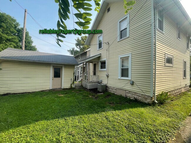 Building Photo - 1906 Riedmiller Ave