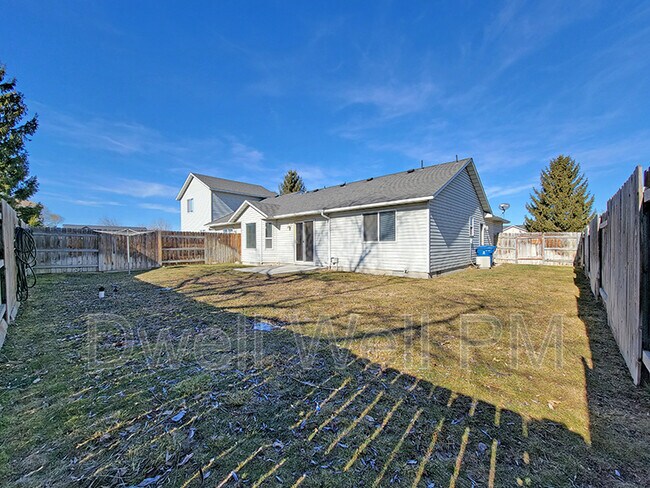 Building Photo - 2903 E Ohio Ave