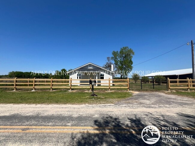 Building Photo - Charming Country Home in Bowman, SC