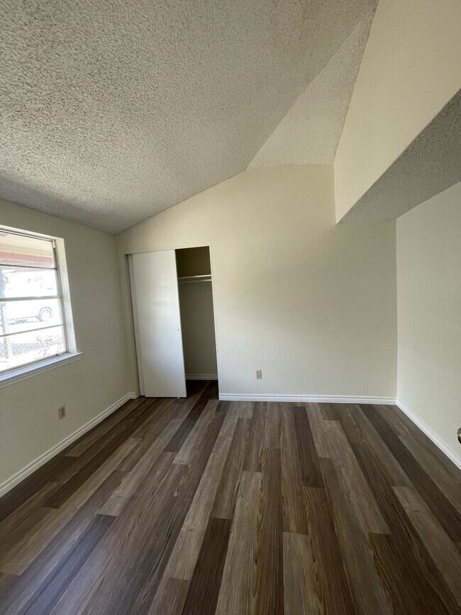 Building Photo - 851 Montera Rd