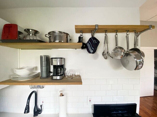 Building Photo - 1245 Martin Dr