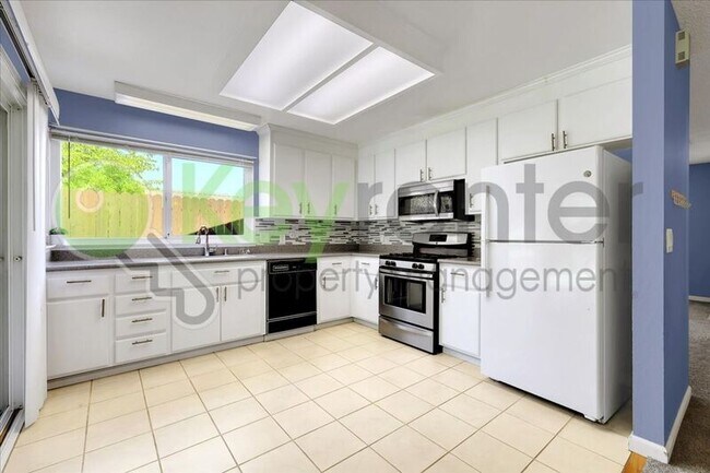 Building Photo - 7005 Woodside Dr