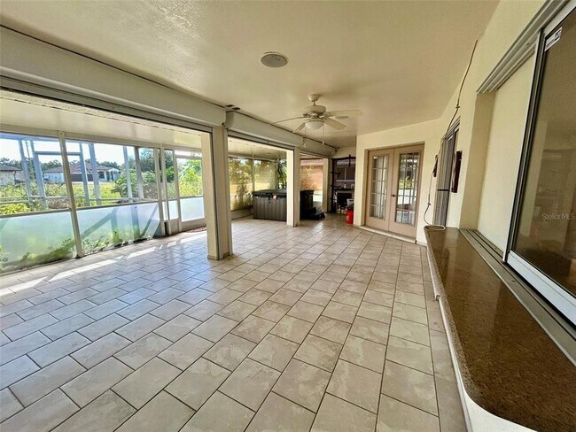 Building Photo - 25145 Mercedes Dr