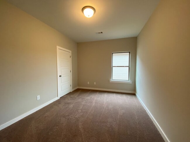 Building Photo - 14332 Chase Dr