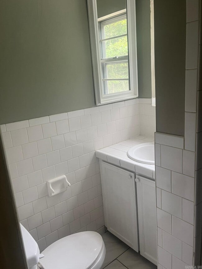 Building Photo - 407 W 33rd St