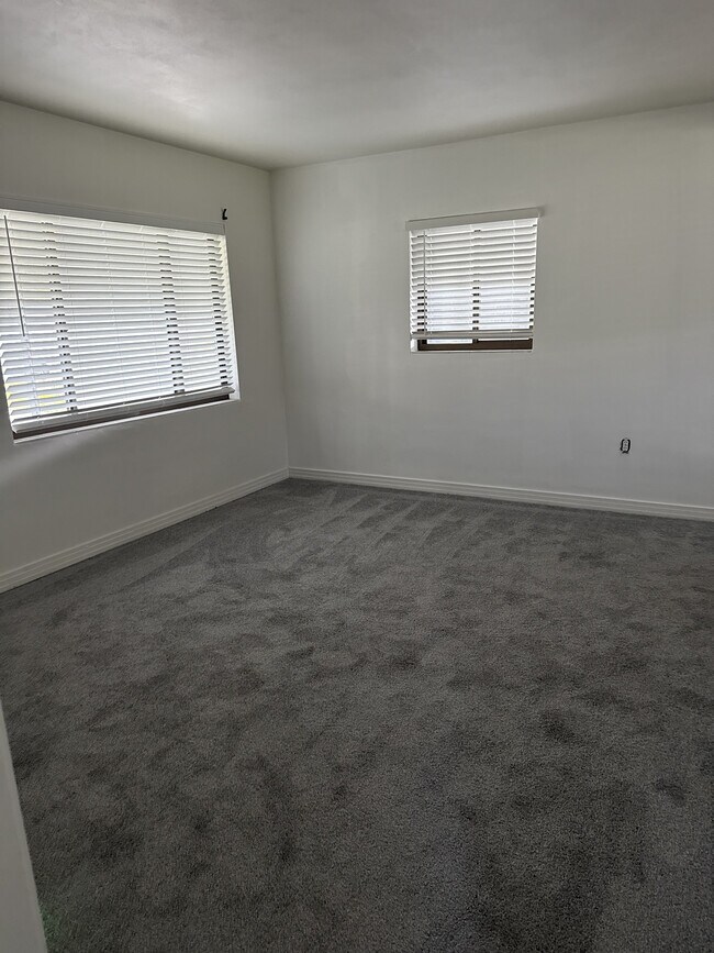 Building Photo - 1208 Crescent St