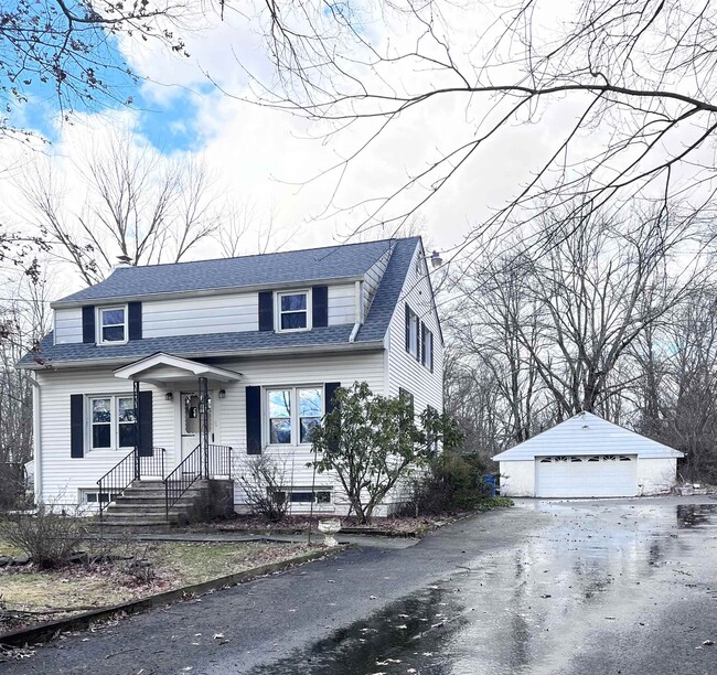 Primary Photo - 13 Featherbed Ln