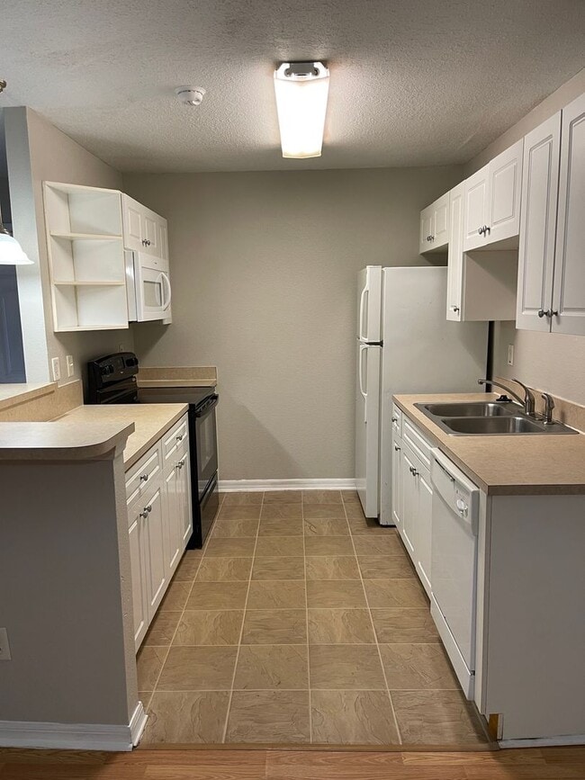 Building Photo - 2 bedroom 2 bathroom condo in Altamonte Sp...