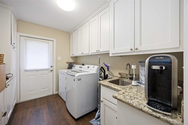 Building Photo - 5326 De Milo Dr