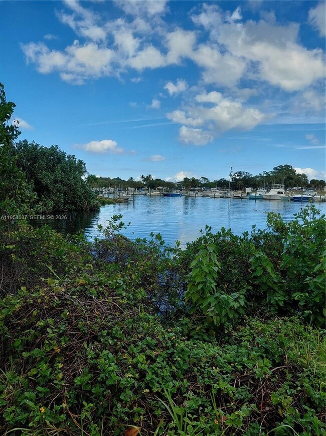 Building Photo - 731 Hummingbird Way