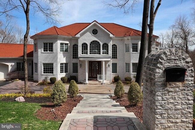 Building Photo - 429 Wendover Dr