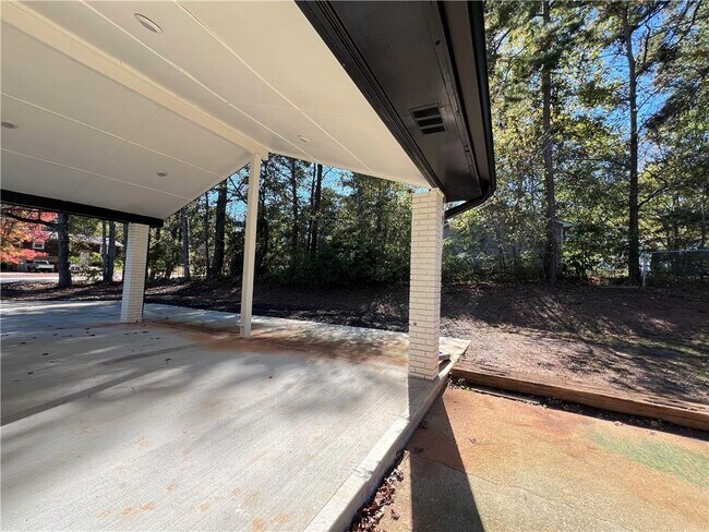 Building Photo - 550 Oglesby Bridge Rd SE