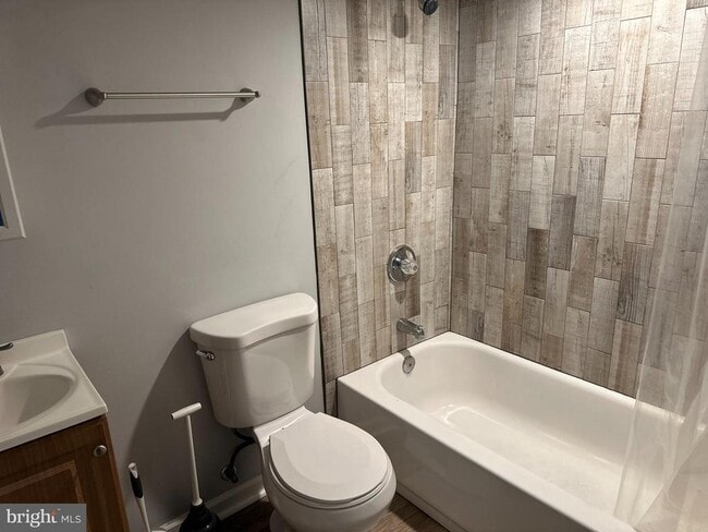 Building Photo - 303 3rd Ave SE