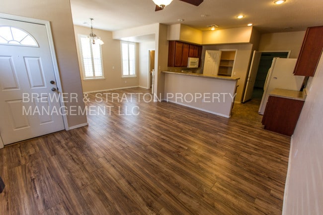 Building Photo - 6710 E University Dr