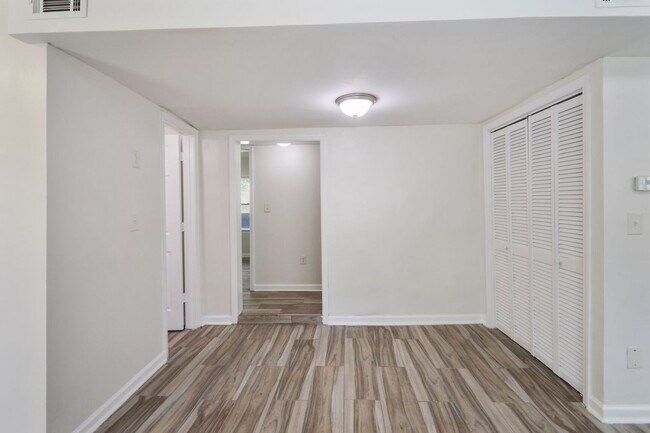 Building Photo - 619 Oliver St NW