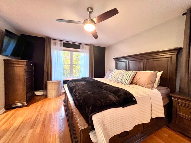 Building Photo - 4 Cobblestone Ct