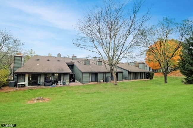 Building Photo - 70 Meadowview Dr