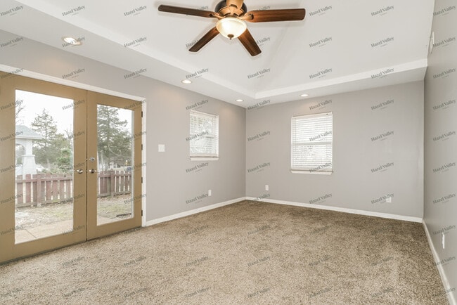 Building Photo - 1006 Forest Ave