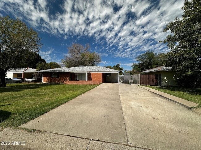 Building Photo - 4238 E Pinchot Ave