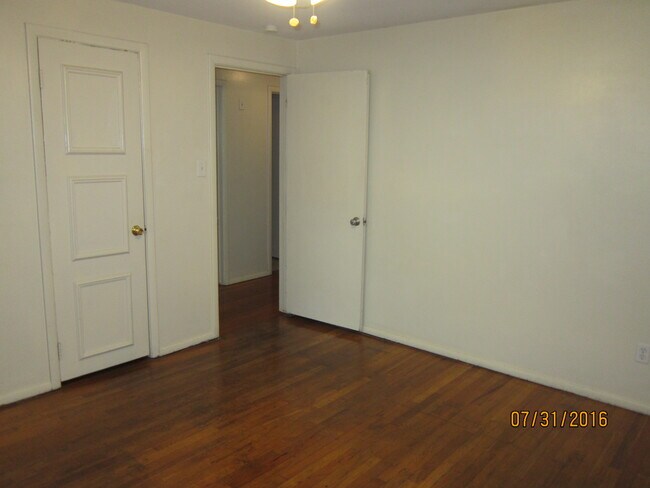 Bedroom 3 - 1100 Woodland St