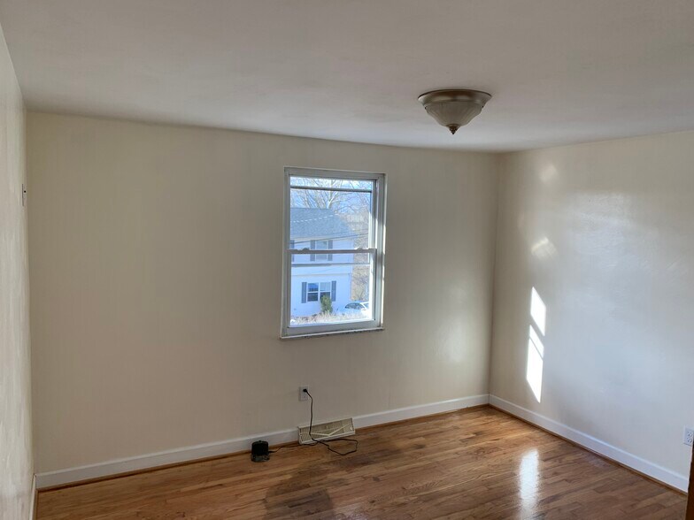 Building Photo - 4268 Sample Ct