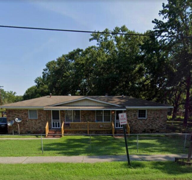 Building Photo - 2592 Midland Park Rd