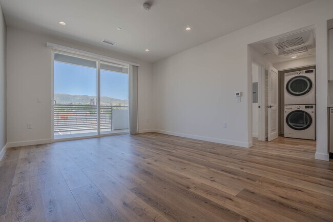 Building Photo - 10247 Variel