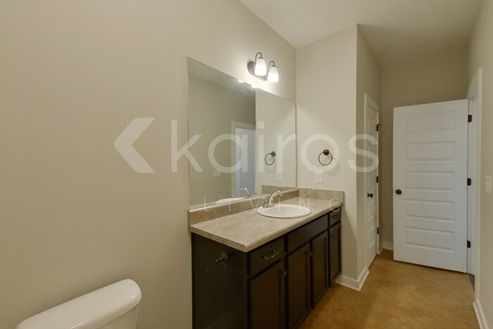 Building Photo - 471 White Oak Cir