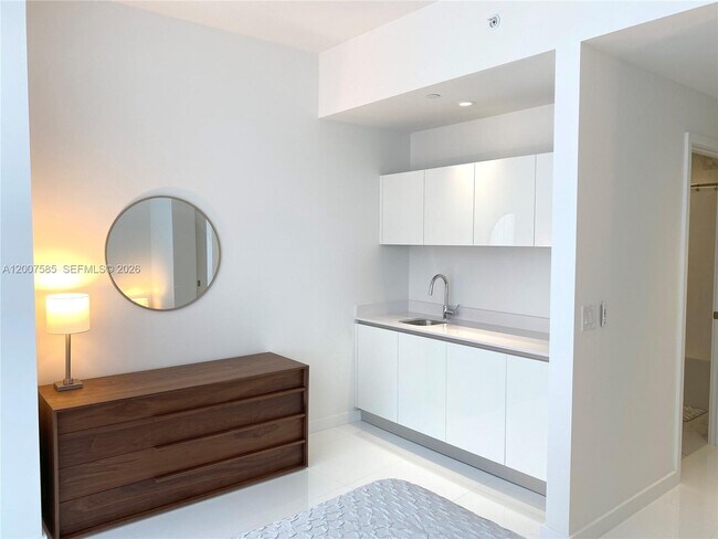 Building Photo - 851 NE 1st Ave