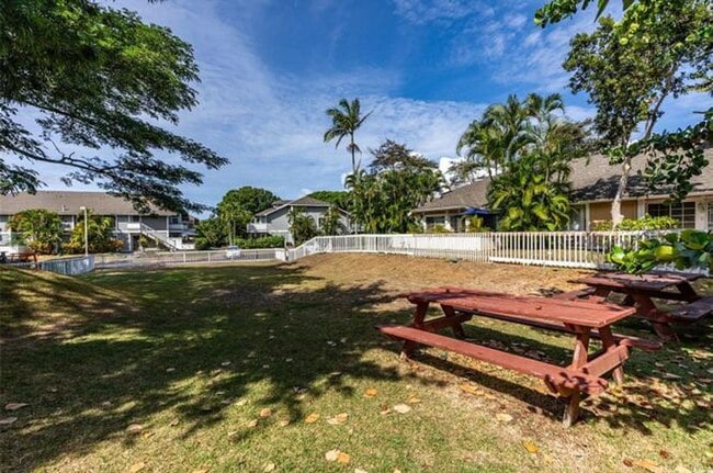 Building Photo - 605 Mananai Pl